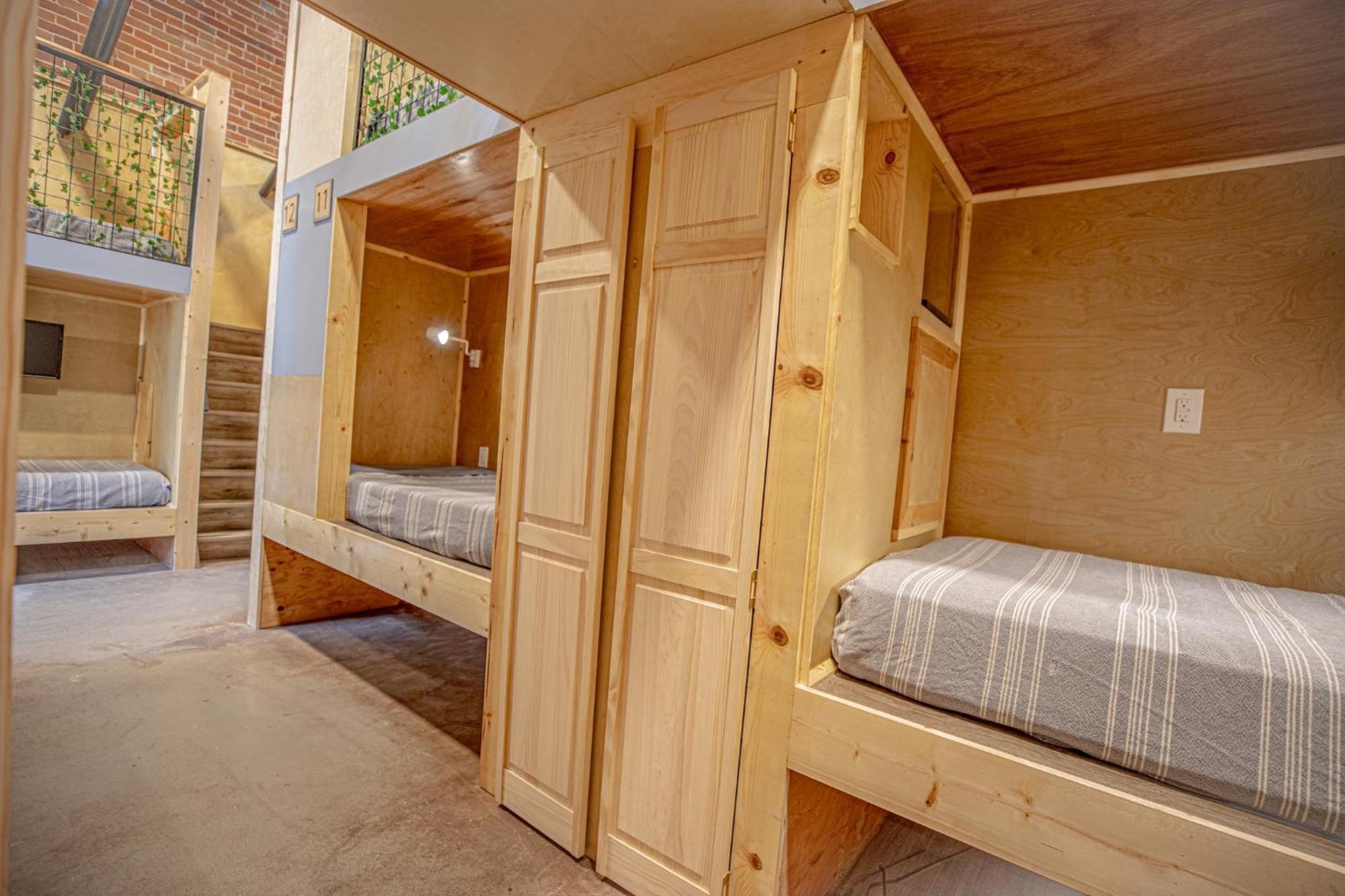 Social Stays - Santa Barbara'S First Hostel On State Street Exterior foto