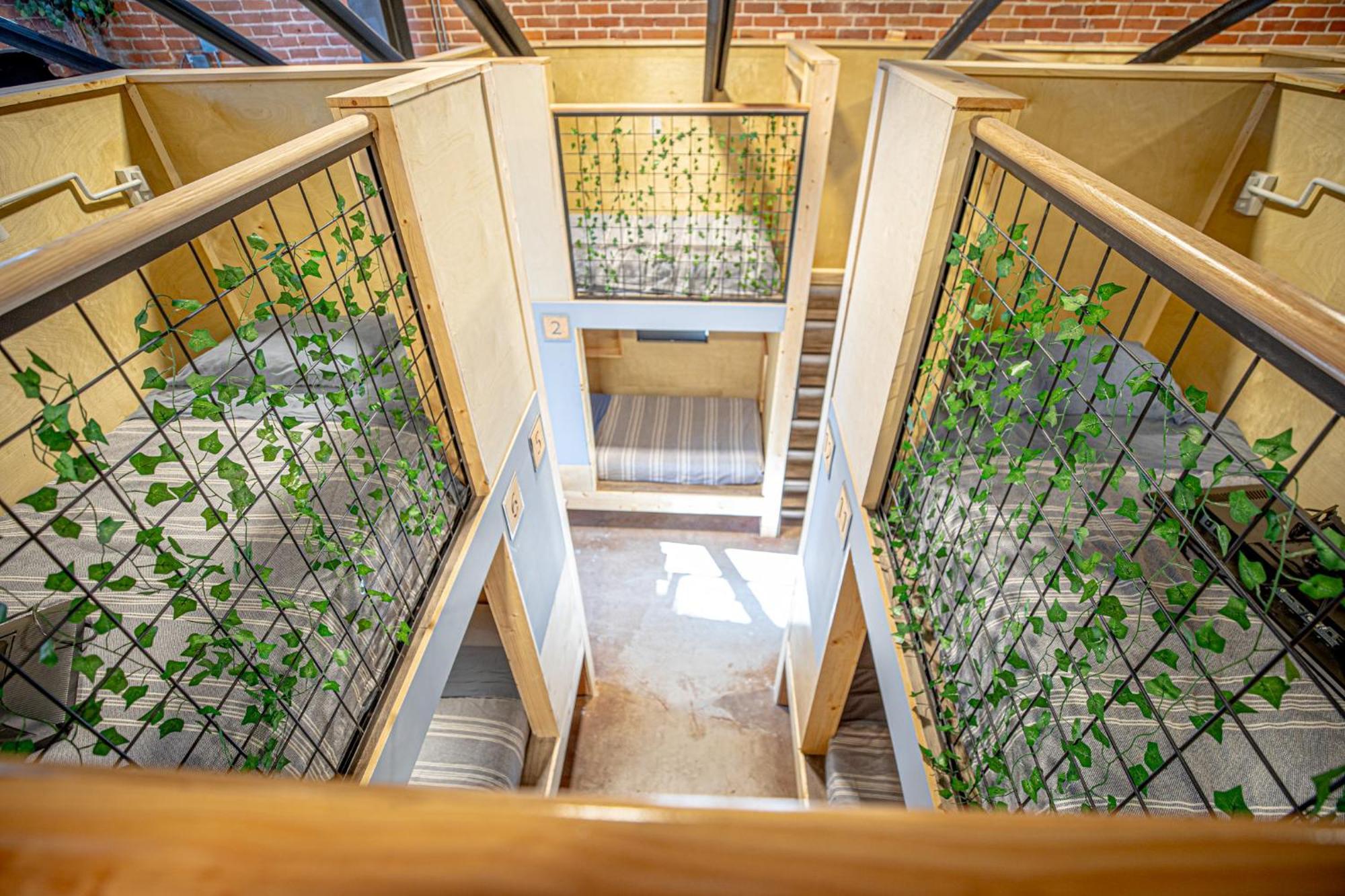 Social Stays - Santa Barbara'S First Hostel On State Street Exterior foto