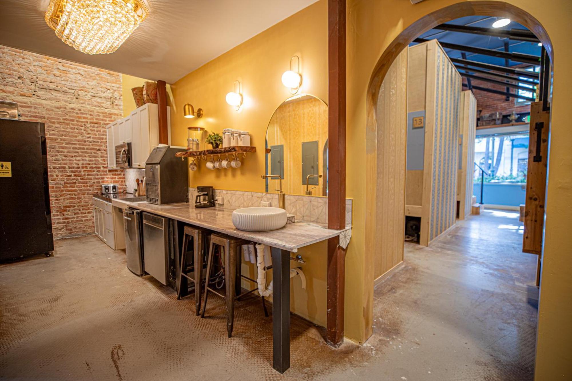 Social Stays - Santa Barbara'S First Hostel On State Street Exterior foto