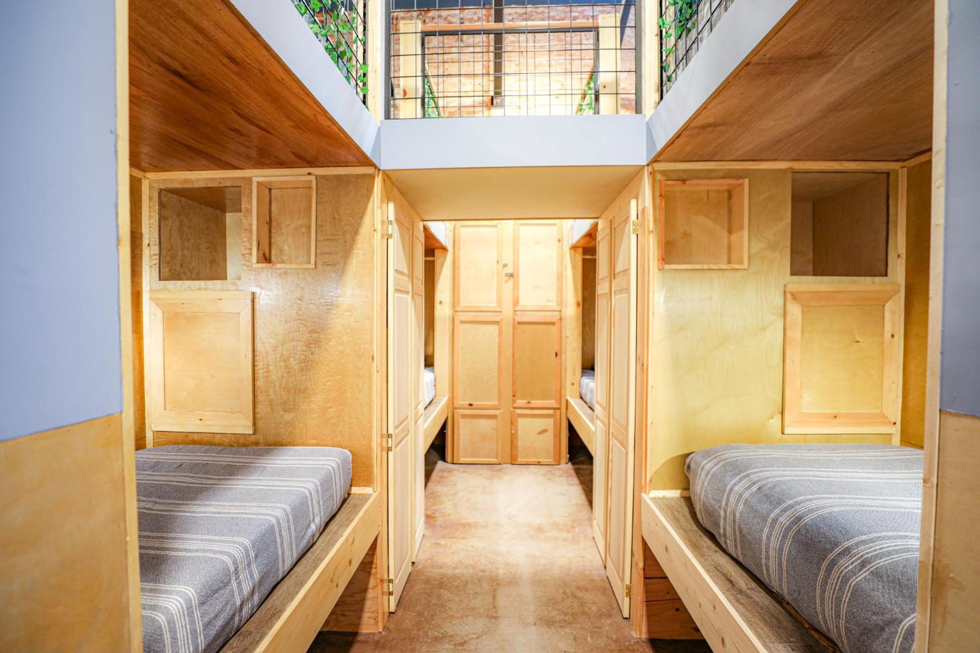 Social Stays - Santa Barbara'S First Hostel On State Street Exterior foto