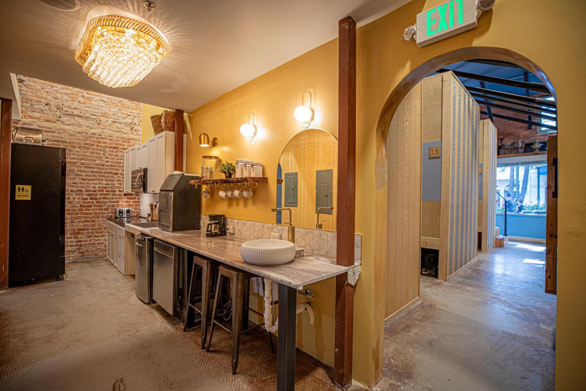 Social Stays - Santa Barbara'S First Hostel On State Street Exterior foto